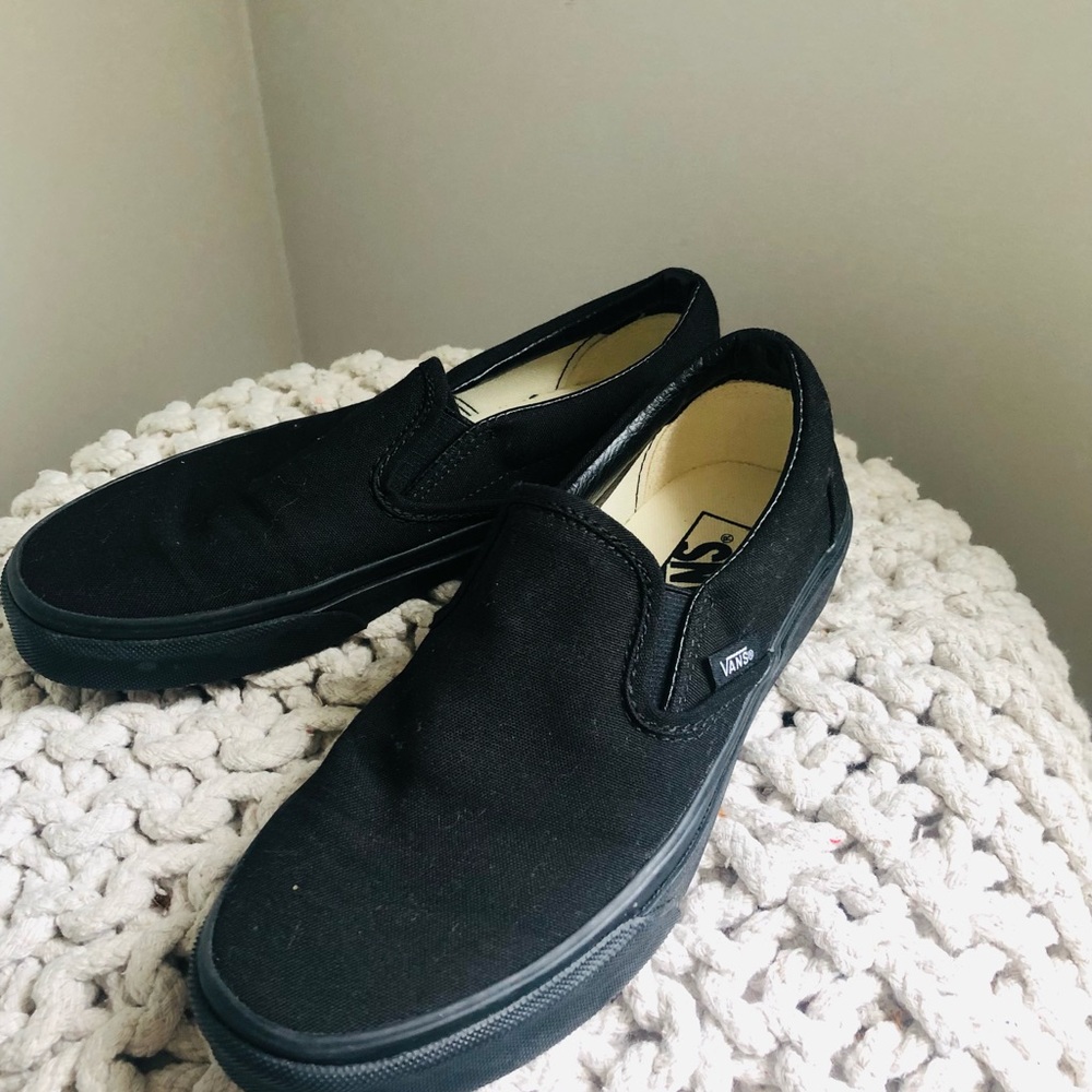 Womens Black Vans ( BRAND NEW!)